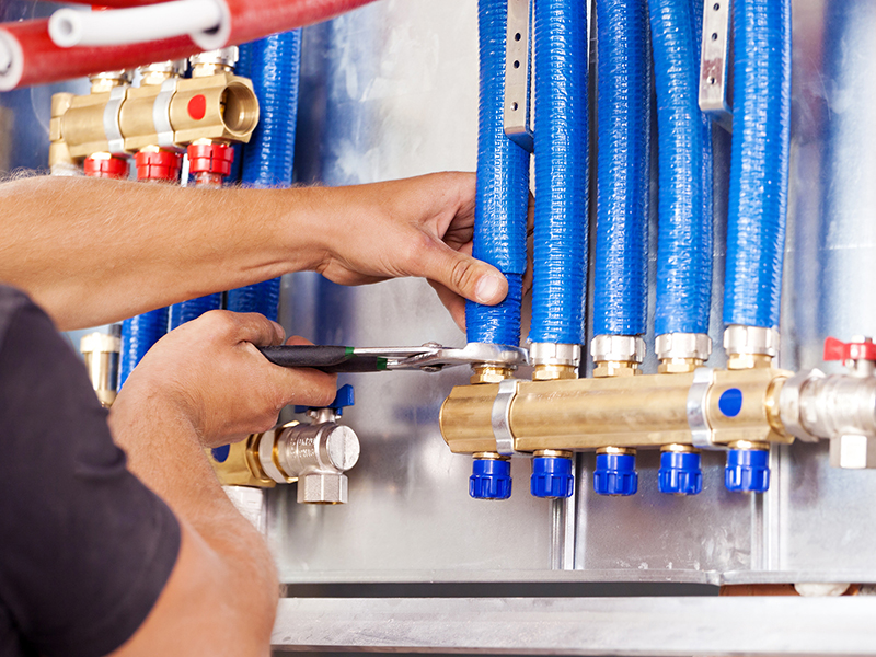 Plumber mounted distributor of central heating